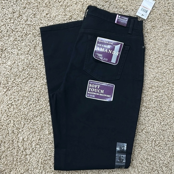NWT Gloria Vanderbilt Amanda Tapered Leg Classic Rise Jean - Size: 12 Black - Picture 1 of 6